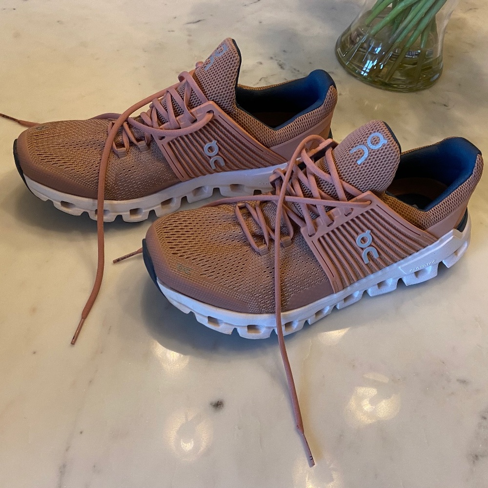 On Cloud Swift women's size 9